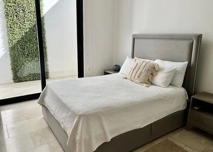 Luxury 5th Avenue Menesse 32 *